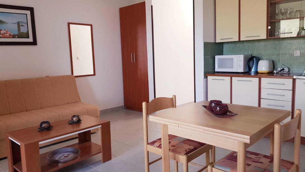 Apartmani Lazarevic Luštica Dış mekan fotoğraf